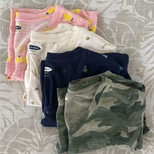 Old Navy Everyday V-Neck Tee - lot of 4, small